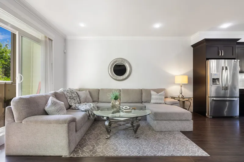 10 14285 64 AVENUE - photo 3 of 25