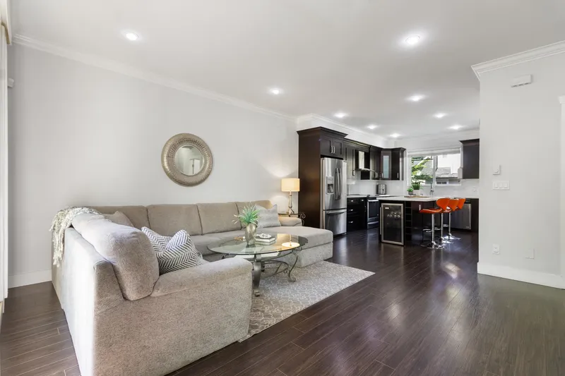 10 14285 64 AVENUE - photo 4 of 25