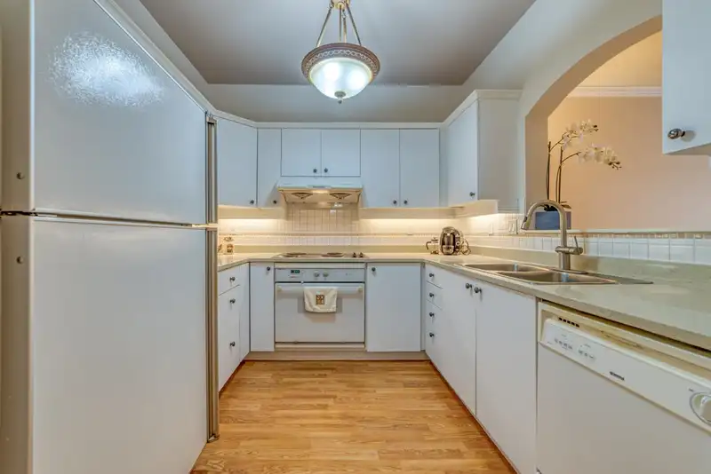323 2995 PRINCESS CRESCENT - photo 3 of 36