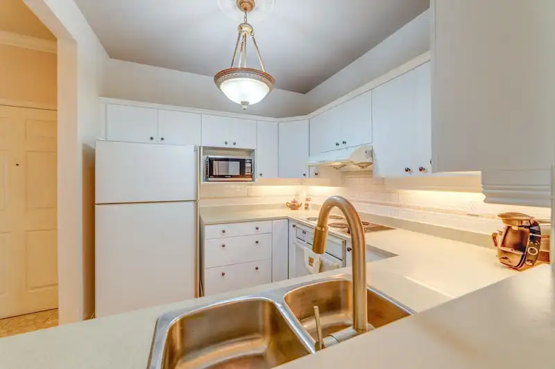 323 2995 PRINCESS CRESCENT - photo 4 of 36