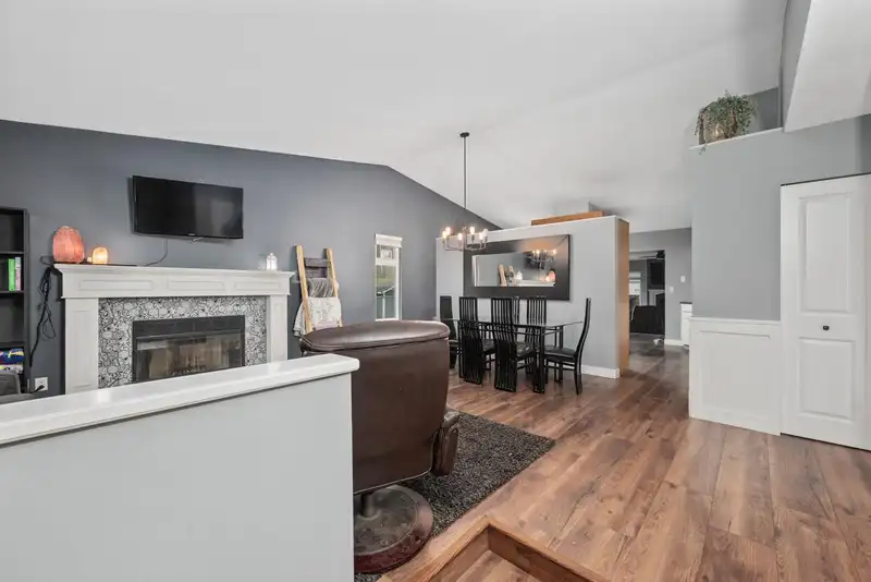 11937 237A STREET - photo 2 of 35