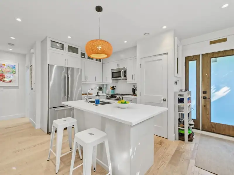165 W 14TH AVENUE - photo 2 of 26