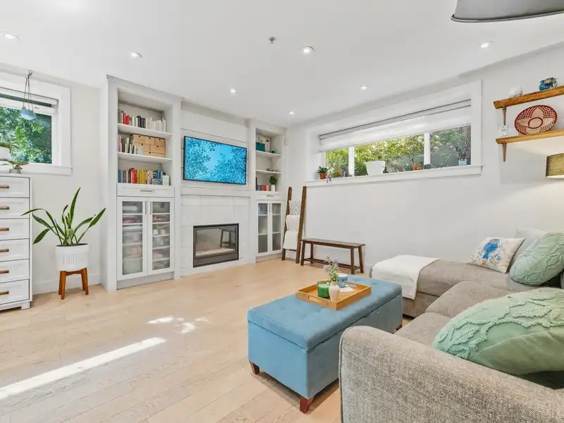 165 W 14TH AVENUE - photo 3 of 26