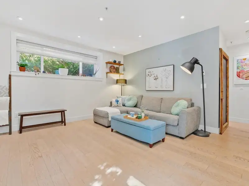 165 W 14TH AVENUE - photo 4 of 26