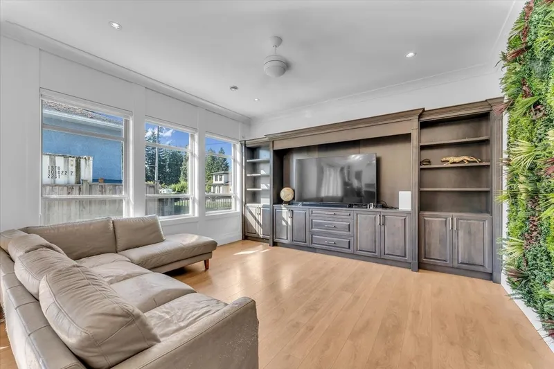 2268 LATIMER AVENUE - photo 4 of 25