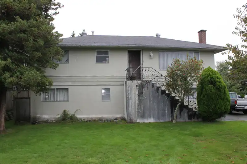 3680 ROYALMORE AVENUE - photo 1 of 5