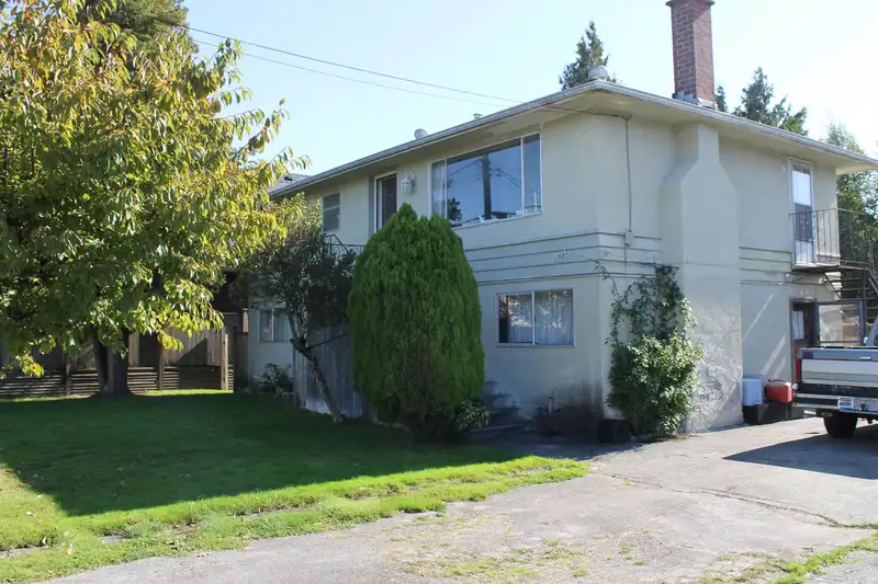 3680 ROYALMORE AVENUE - photo 2 of 5