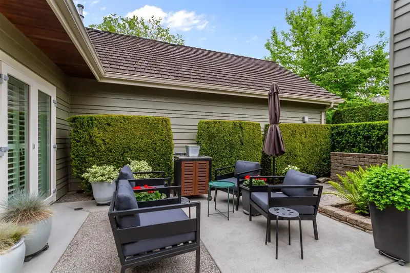 303 6505 3 AVENUE - photo 2 of 39