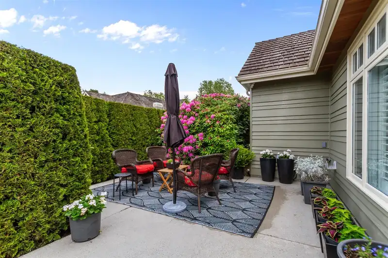 303 6505 3 AVENUE - photo 3 of 39