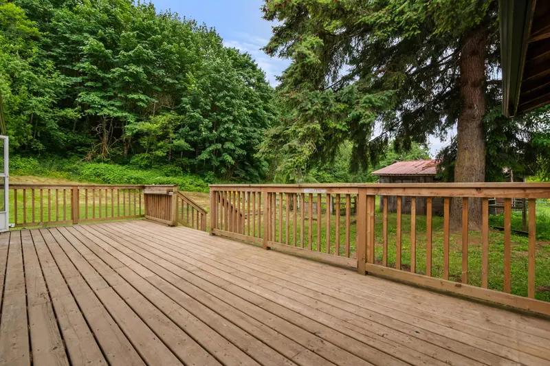 1010 COLUMBIA VALLEY ROAD - photo 4 of 25