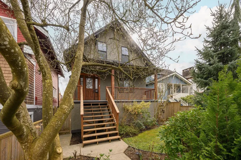 2834 E GEORGIA STREET - photo 1 of 25