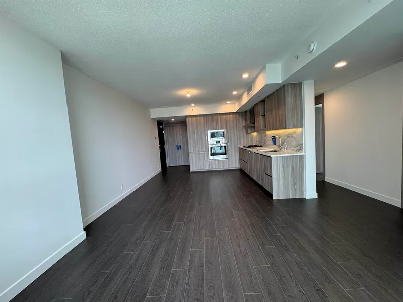 2409 13768 100 AVENUE - photo 4 of 25