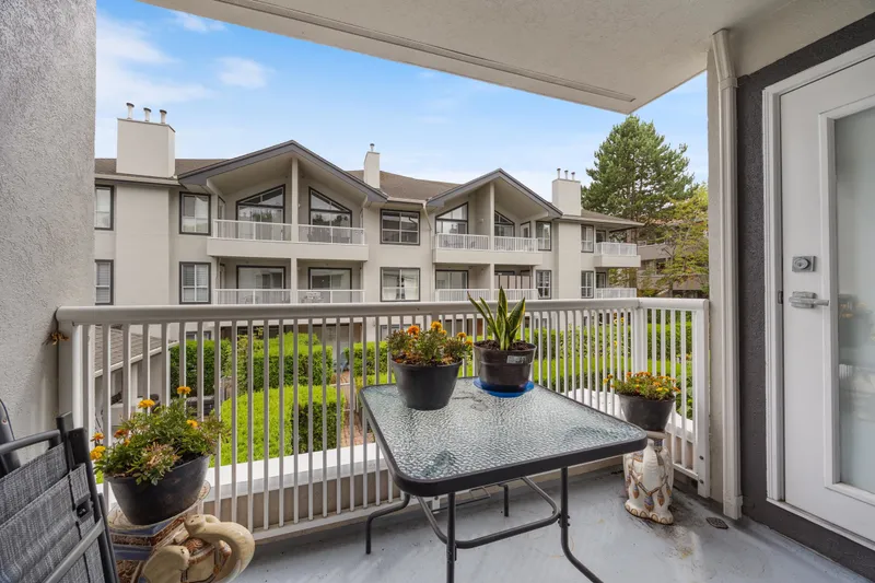 208 15272 20 AVENUE - photo 2 of 17