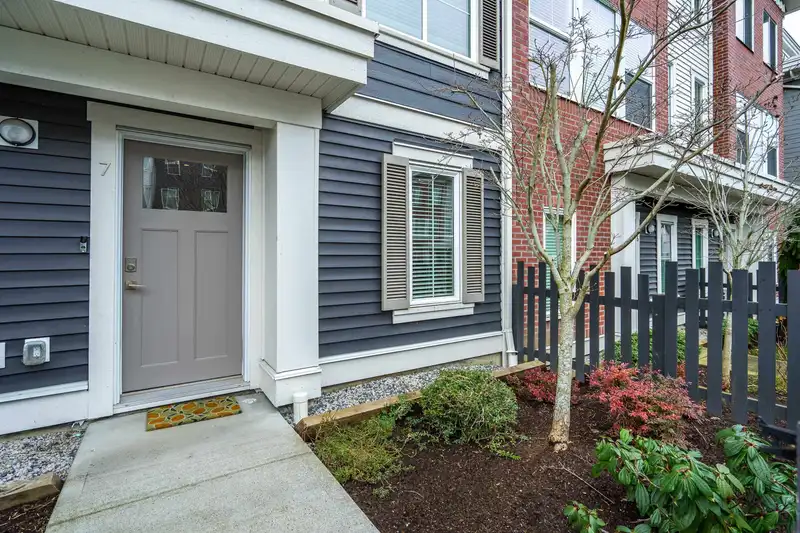 7 8371 202B STREET - photo 4 of 40