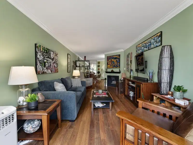 112 9151 NO 5 ROAD - photo 3 of 40