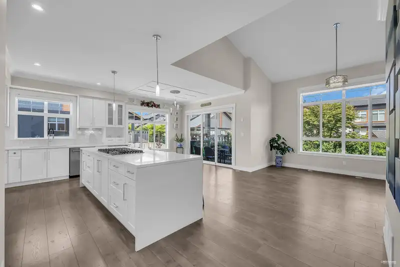 86 17033 FRASER HIGHWAY - photo 3 of 36