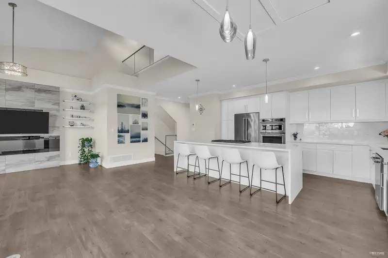 86 17033 FRASER HIGHWAY - photo 4 of 36