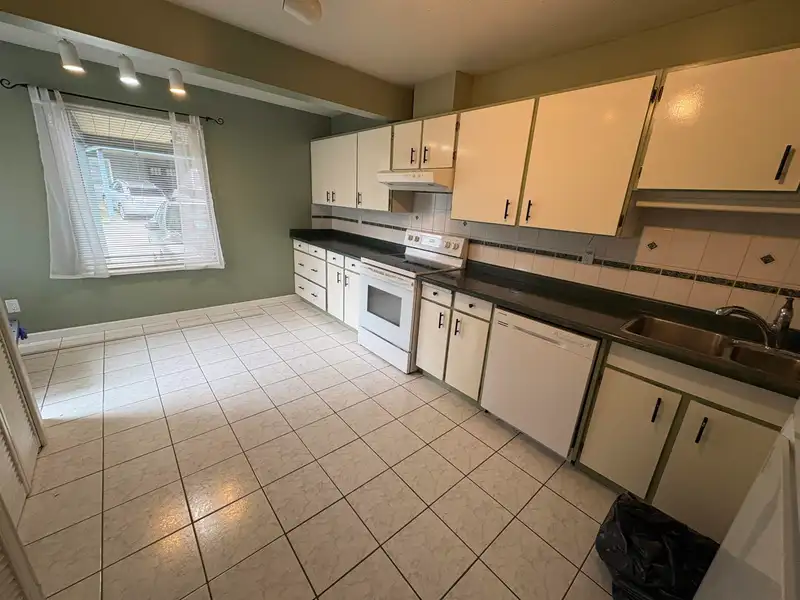 25 1170 LANSDOWNE DRIVE - photo 2 of 16