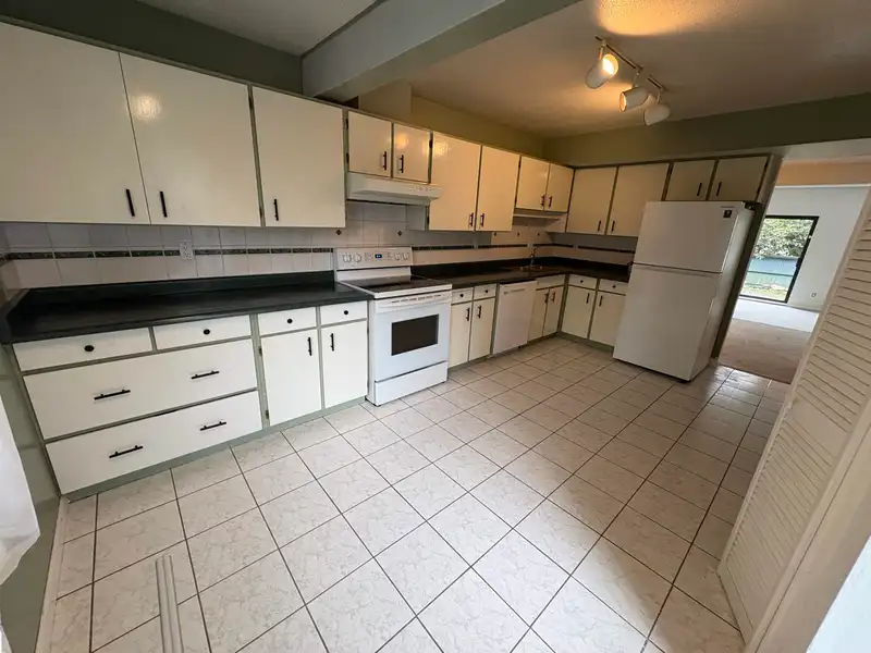 25 1170 LANSDOWNE DRIVE - photo 3 of 16