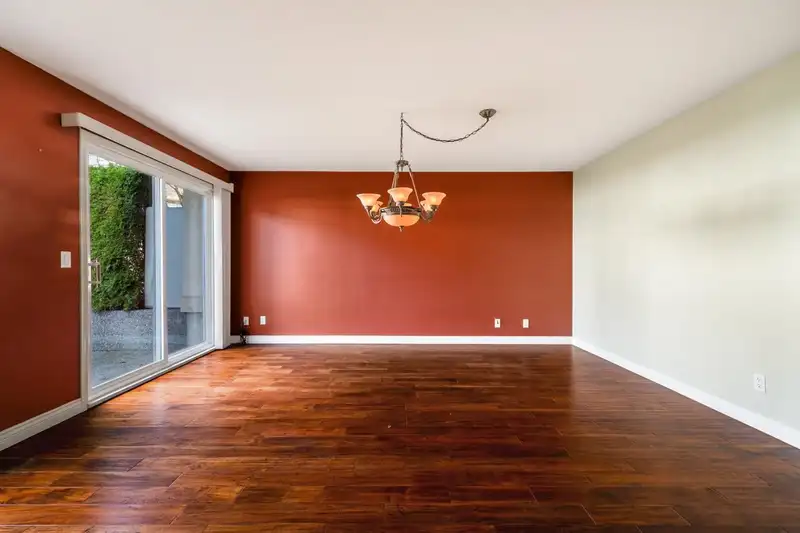 200 13888 70 AVENUE - photo 4 of 25