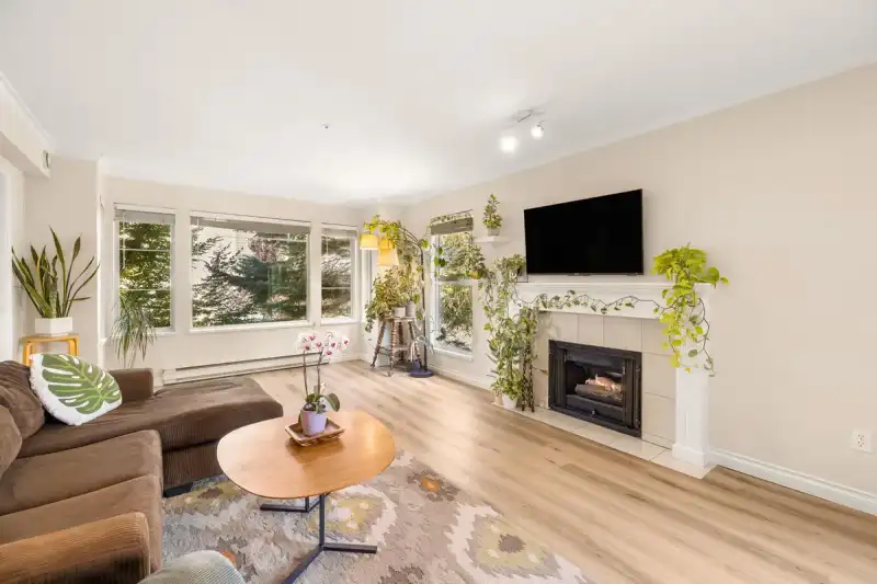 204 20350 54 AVENUE - photo 1 of 24