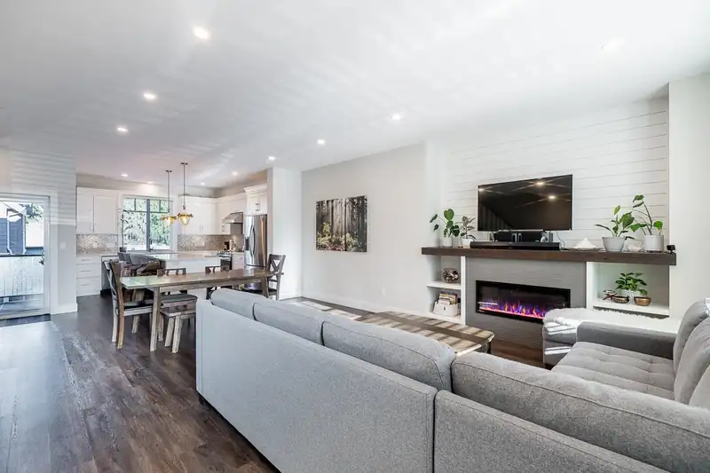 13 34121 GEORGE FERGUSON WAY - photo 2 of 35