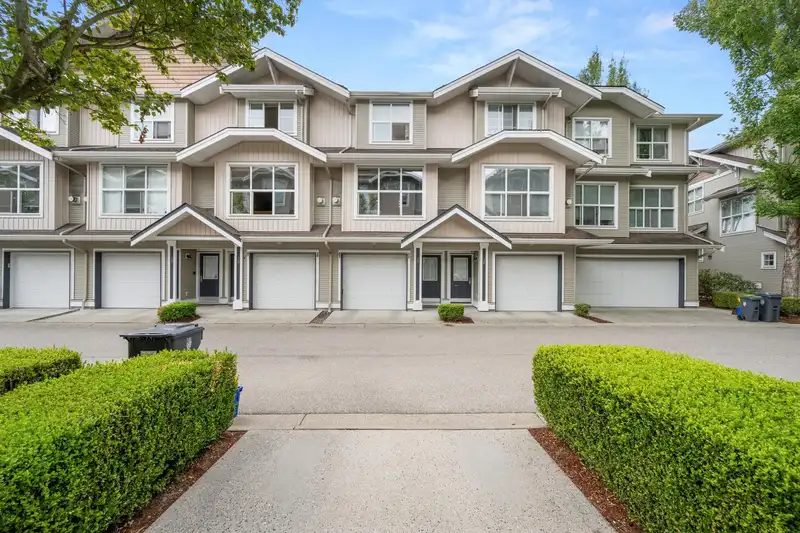 37 20460 66 AVENUE - photo 4 of 28