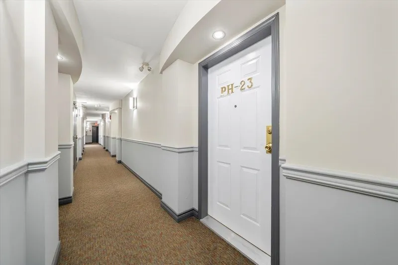 PH23 760 KINGSWAY - photo 4 of 25