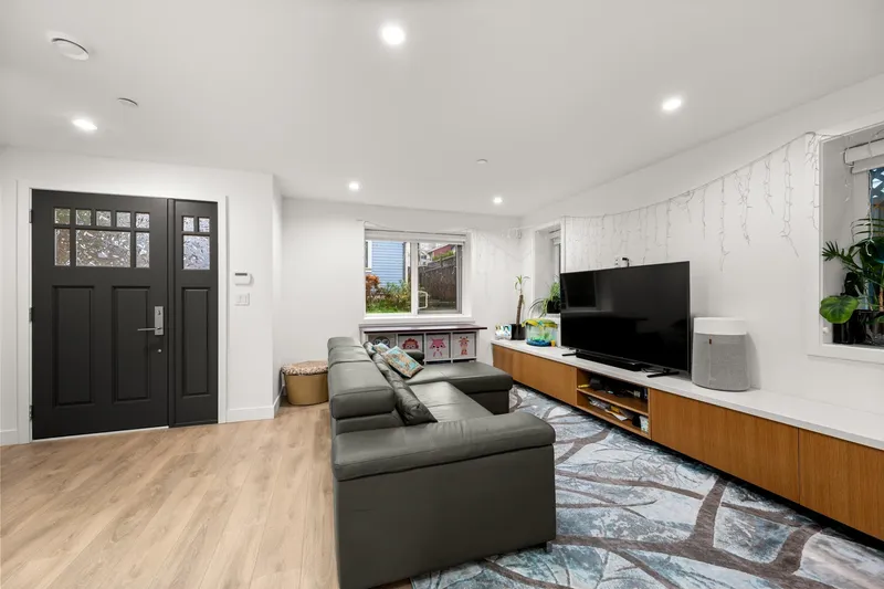 1452 E 20TH AVENUE - photo 2 of 25