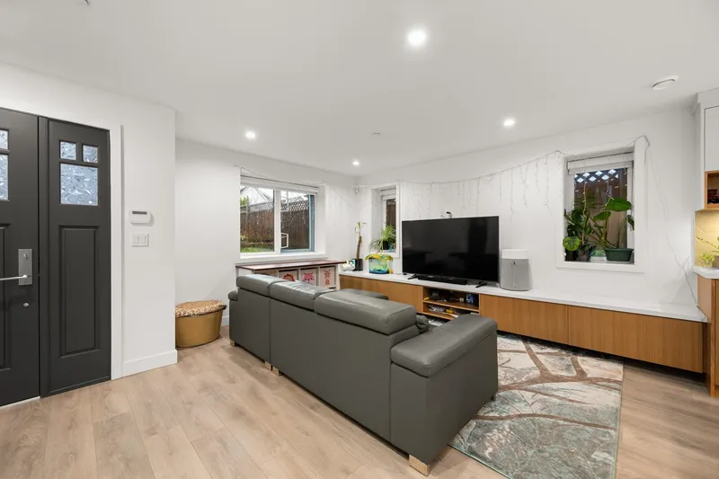 1452 E 20TH AVENUE - photo 3 of 25