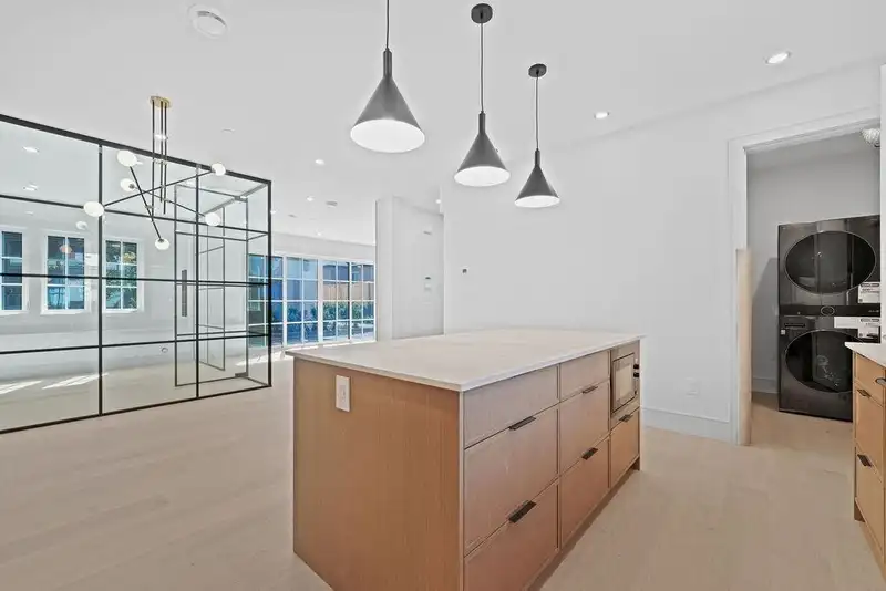 6855 CYPRESS STREET - photo 4 of 11