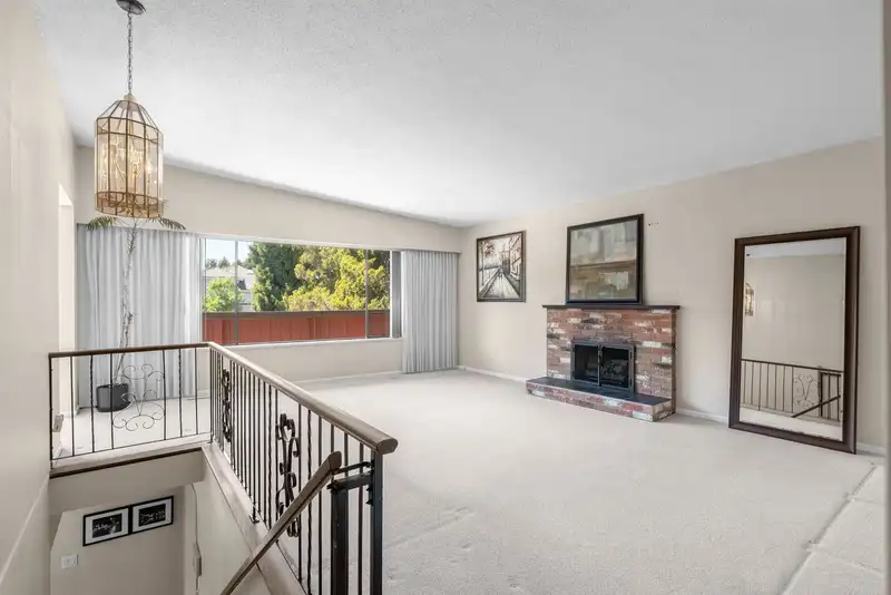 6680 COLTSFOOT DRIVE - photo 2 of 32