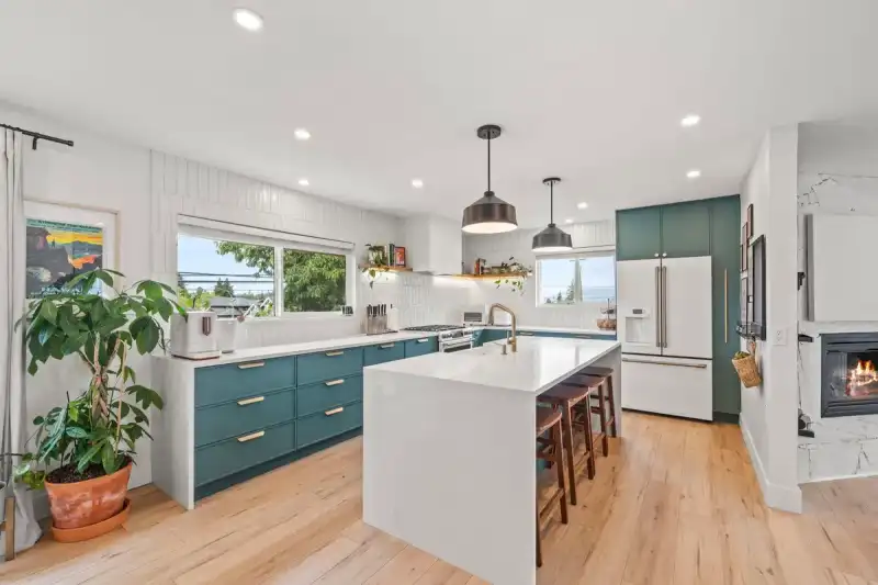 7658 CUMBERLAND STREET - photo 1 of 40