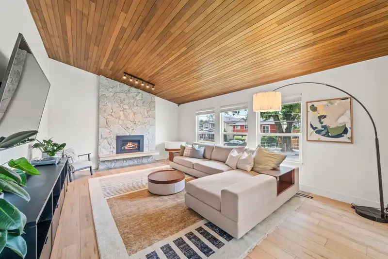 7658 CUMBERLAND STREET - photo 3 of 40