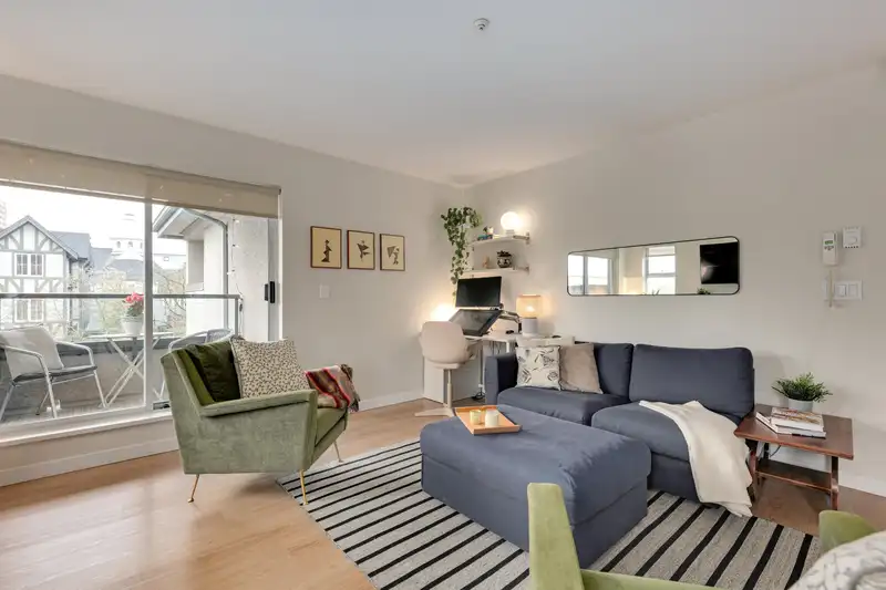 202 2621 QUEBEC STREET - photo 2 of 23