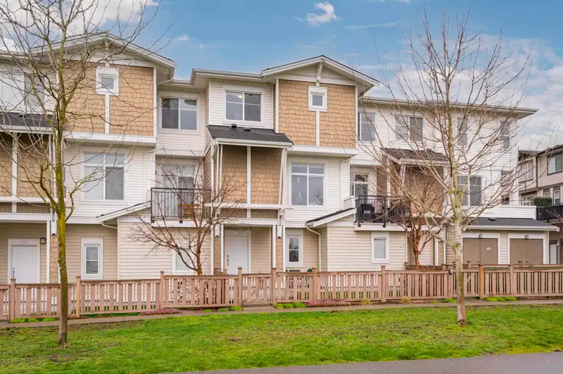 103 19433 68 AVENUE - photo 1 of 35