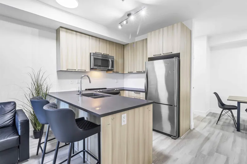 101 15628 104 AVENUE - photo 1 of 25