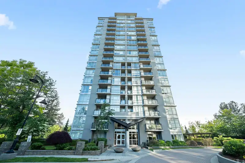 802 555 DELESTRE AVENUE - photo 1 of 36