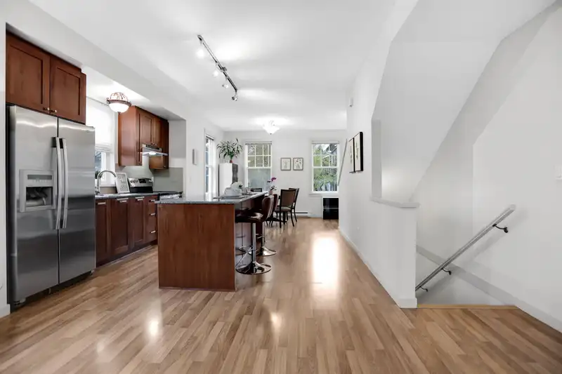 76 688 EDGAR AVENUE - photo 3 of 26