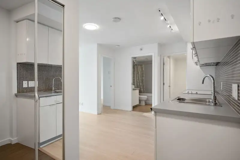 1710 233 ROBSON STREET - photo 3 of 25