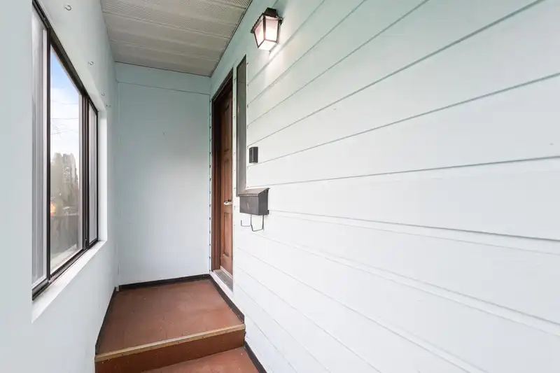 1908 TYLER AVENUE - photo 4 of 36