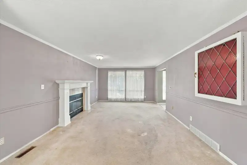 21583 126 AVENUE - photo 4 of 25