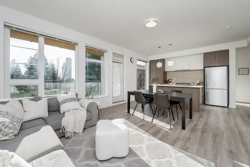 304 516 FOSTER AVENUE - photo 1 of 40