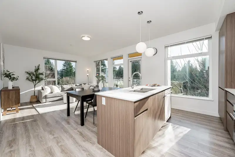 304 516 FOSTER AVENUE - photo 3 of 40