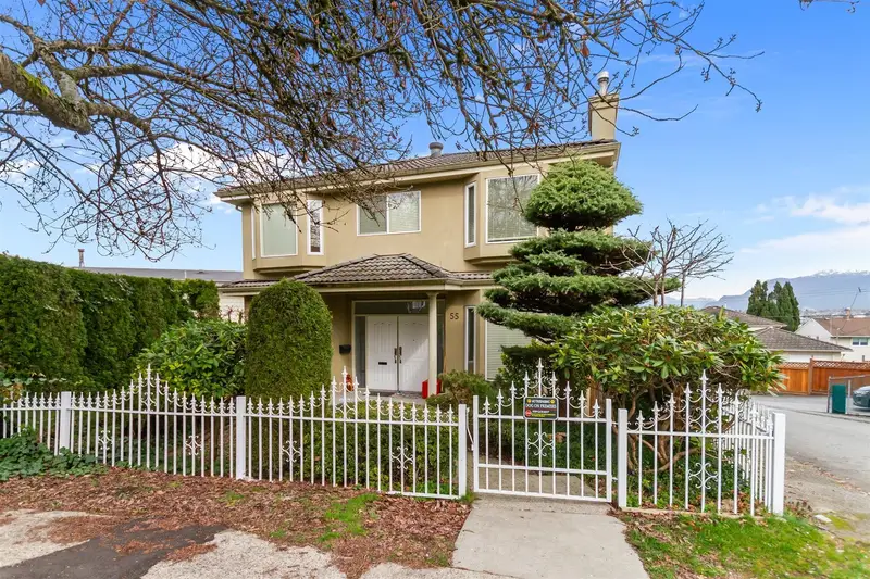 55 DIEPPE PLACE - photo 1 of 22