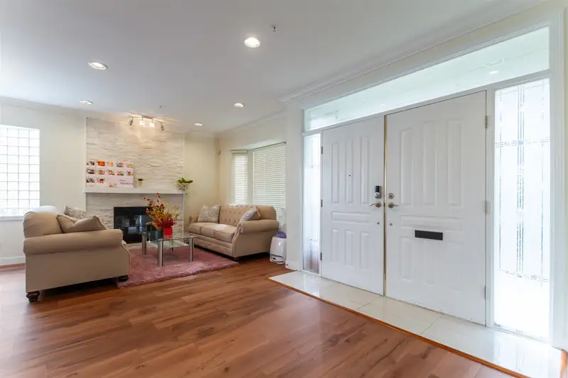 55 DIEPPE PLACE - photo 2 of 22