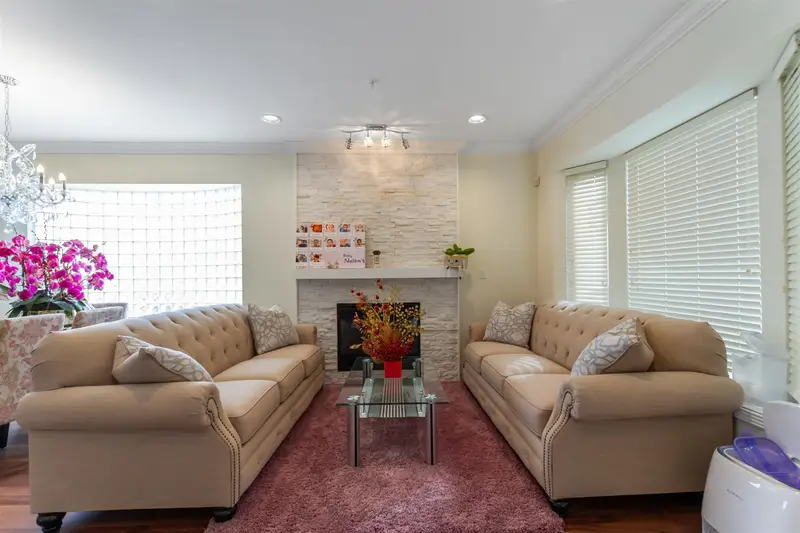 55 DIEPPE PLACE - photo 3 of 22