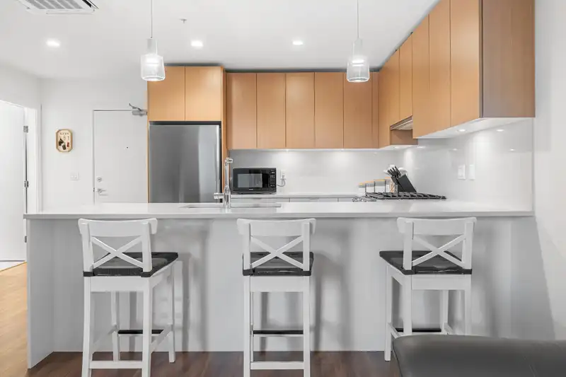 214 108 E 8TH STREET - photo 1 of 36