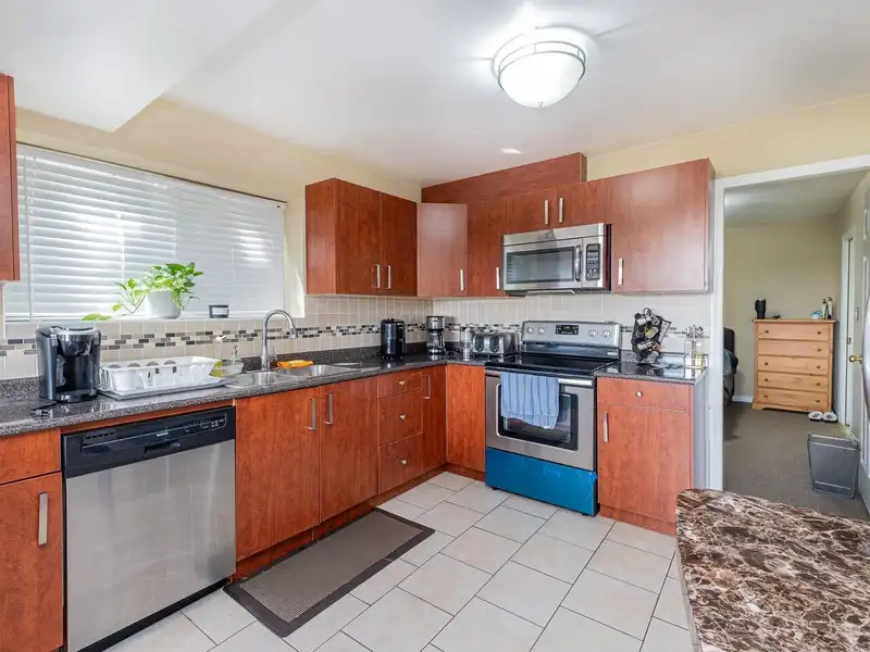 146 WARRICK STREET - photo 3 of 27