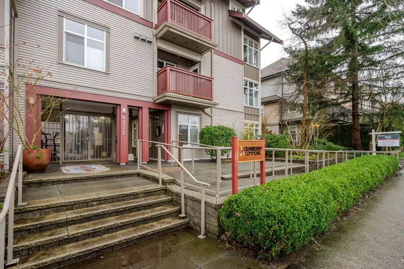 304 4272 ALBERT STREET - photo 2 of 25